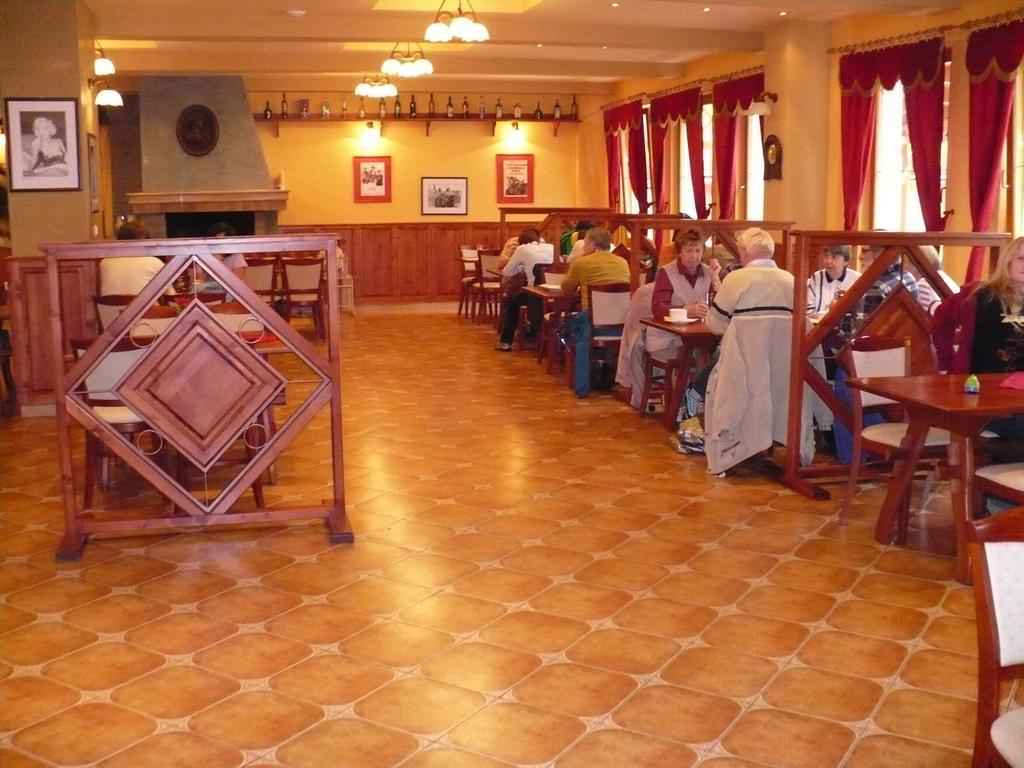 Motel Ranc รูชอมแบรอค ภายนอก รูปภาพ